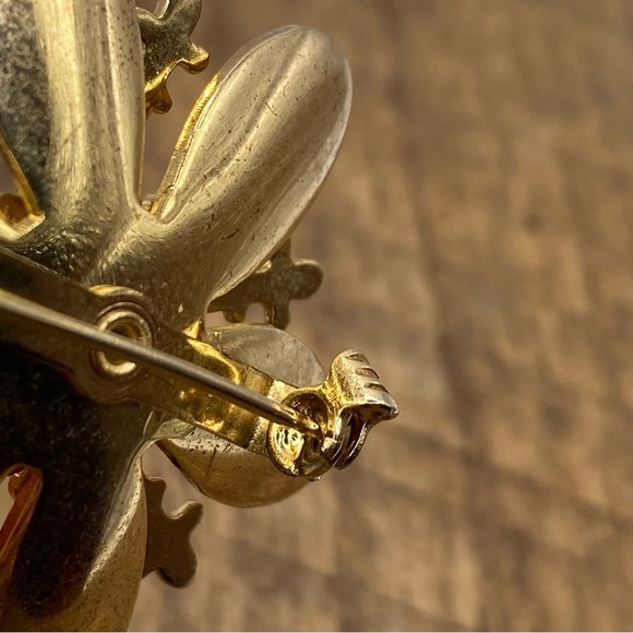 Vintage Gold-Tone Snowflake Pin Brooch - Picture 3 of 3